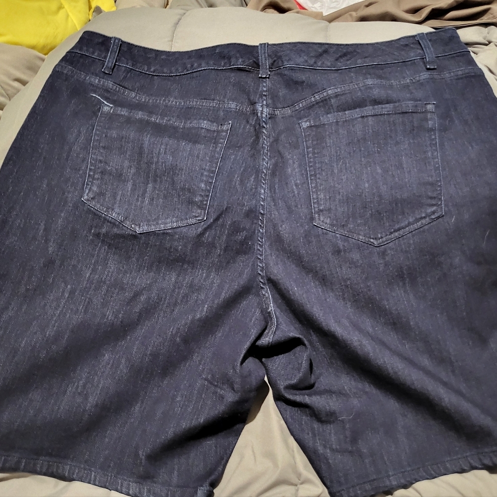 Venezia size 24 Jean Bermuda shorts